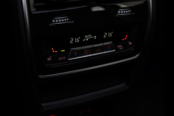 BMW X5 xDrive50e 490pk M Sport Pro | Panoramadak | Soft Close | Comfort Access | Trekhaak | Iconic Glow | M Gordels | 4-Zone Climate | Adaptive Led. | 360 Camera | Head-Up | Active Cruise | Harman/Kardon |