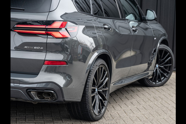 BMW X5 xDrive50e 490pk M Sport Pro | Panoramadak | Soft Close | Comfort Access | Trekhaak | Iconic Glow | M Gordels | 4-Zone Climate | Adaptive Led. | 360 Camera | Head-Up | Active Cruise | Harman/Kardon |