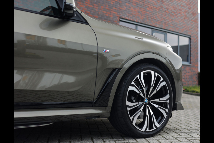 BMW X7 40i xDrive | Skylounge - Trekhaak - B&W