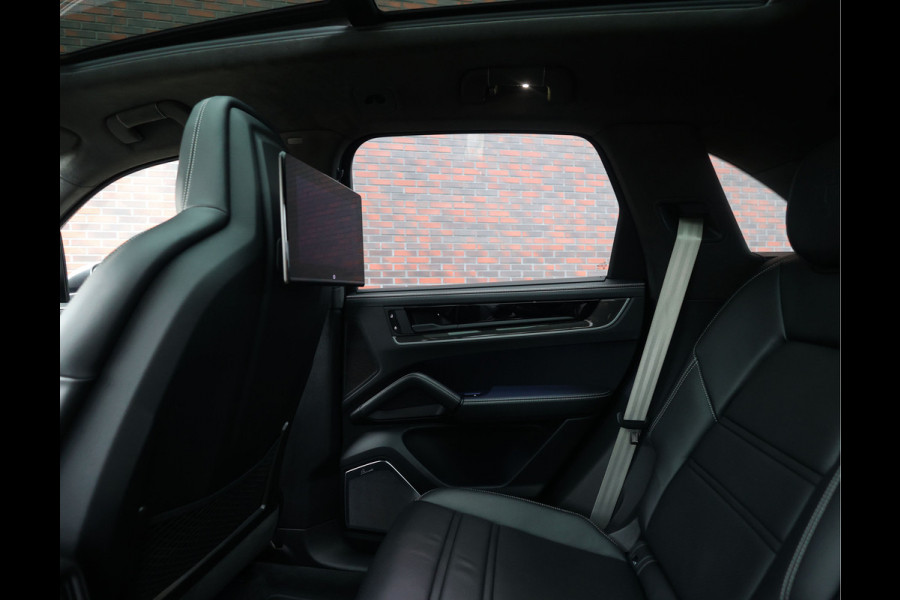 Porsche Cayenne 3.0 E-Hybrid | Pano - Trekhaak - Pas. Display