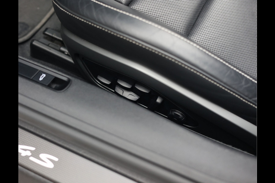 Porsche 911 Cabrio 3.0 Carrera 4S | Krijt - Sport Chrono - Burmester