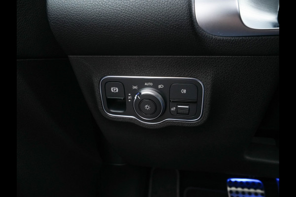 Mercedes-Benz Glb 200 Business Solution AMG Aut. *PANO | LEATHER-MICROFIBRE | FULL-LED | AMBIENT-LIGHT | MEMORY-PACK | WIDE-SCREEN-DIGICOCKPIT | HEATED-SPORTSEATS | KEYLESS | BLIND-SPOT | NAVI-FULLMAP | DAB+ | ECC | PDC | CRUISE | 19''