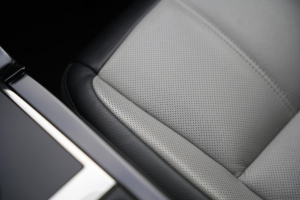 Land Rover Range Rover Evoque 2.0 P200 AWD R-Dynamic S Open Panoramadak Meridian Matrix LED Leer