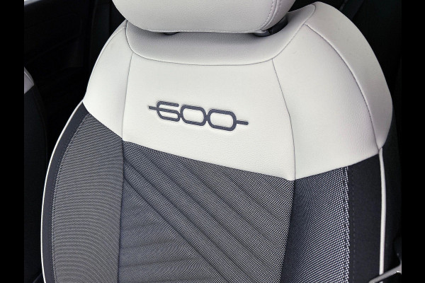 Fiat 600 1.2 Hybrid Bicolore CAMERA | CLIMA | DODEHOEKDETECT | NAVI-CARPLAY