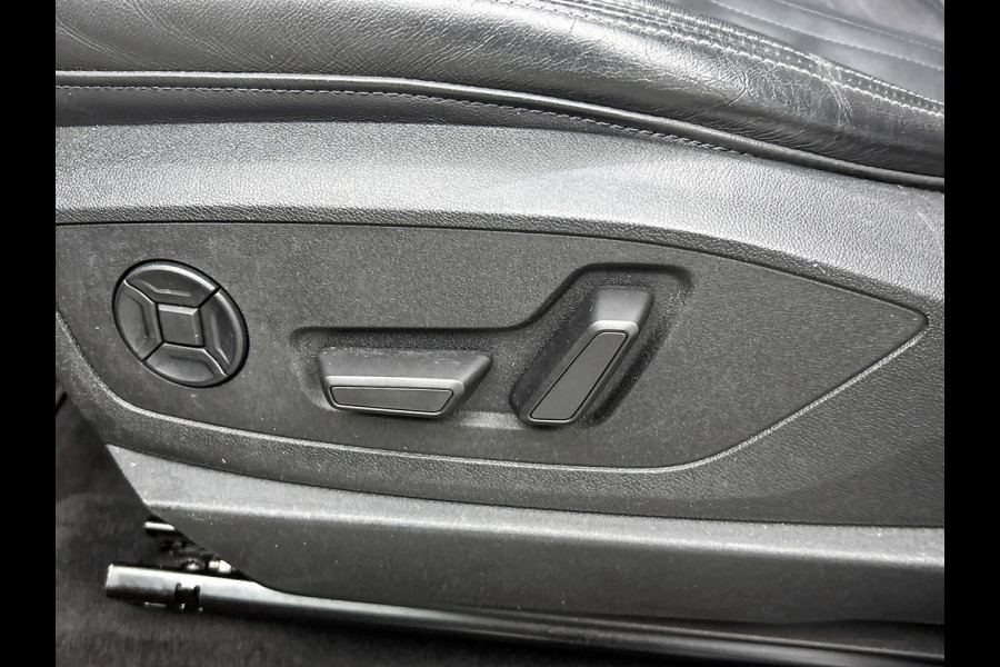 Audi e-tron Sportback 55 quattro Business edition Plus 95 kWh (PANO, STOELVERWARMING, LUCHTVERING, CARPLAY, PARKEERSENSOREN)