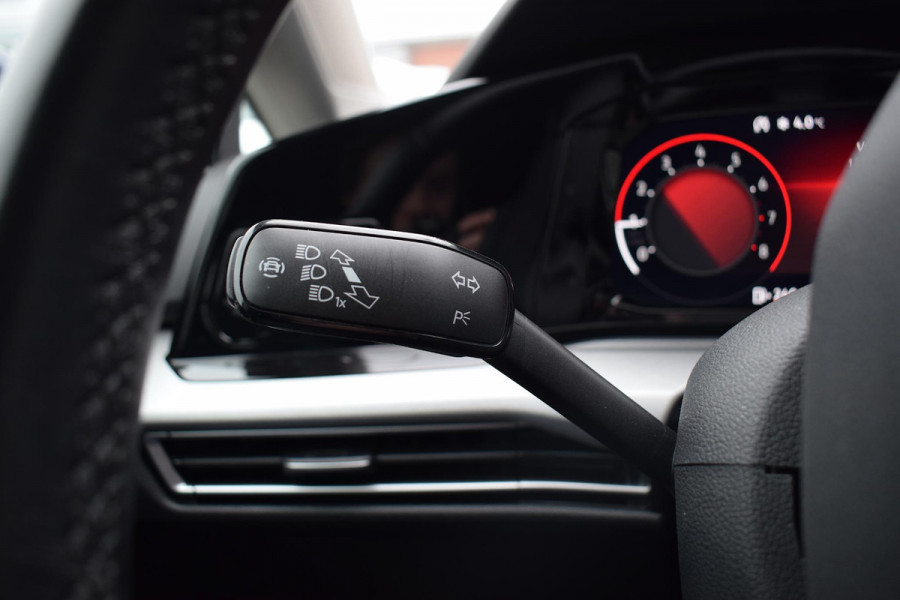 Volkswagen Golf Variant 1.0 TSI Life Business | Apple CarPlay | Stuur- en Stoelverw. | Camera