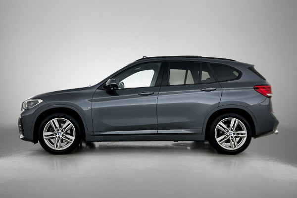 BMW X1 SDrive18i High Executive M-pakket ( Goed onderH, Panorama, Camera, StoelV, Carplay, Navi Pro, Etc)