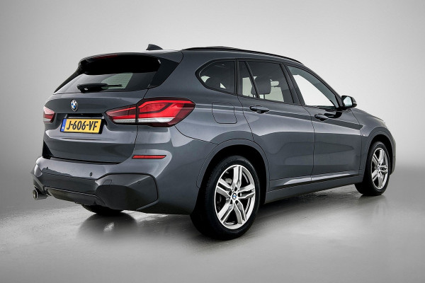BMW X1 SDrive18i High Executive M-pakket ( Goed onderH, Panorama, Camera, StoelV, Carplay, Navi Pro, Etc)