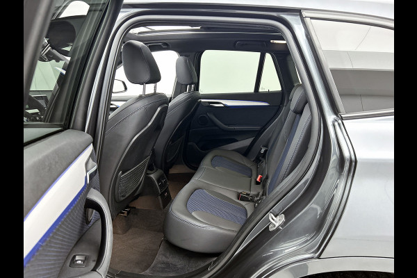 BMW X1 SDrive18i High Executive M-pakket ( Goed onderH, Panorama, Camera, StoelV, Carplay, Navi Pro, Etc)