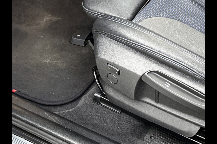 BMW X1 SDrive18i High Executive M-pakket ( Goed onderH, Panorama, Camera, StoelV, Carplay, Navi Pro, Etc)