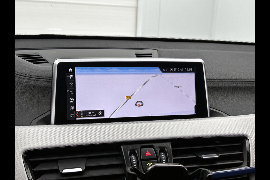 BMW X1 SDrive18i High Executive M-pakket ( Goed onderH, Panorama, Camera, StoelV, Carplay, Navi Pro, Etc)