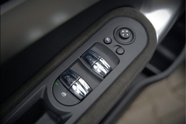 MINI Countryman 1.5 Cooper S E ALL4 | JCW | Panoramadak | Stoelverwarming | Harman Kardon | Head-Up Display | John Cooper Works | Camera | Apple Carplay | Parkeersensoren | Keyless |