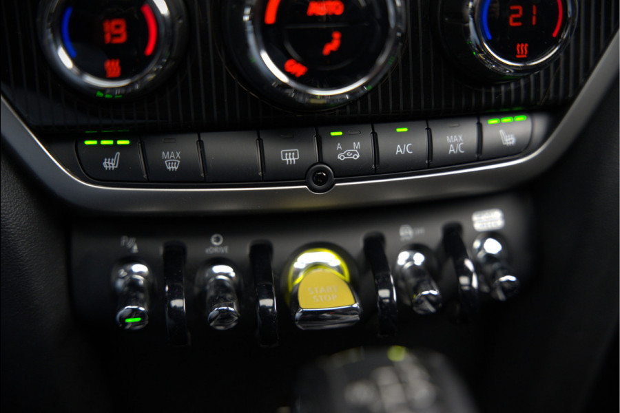 MINI Countryman 1.5 Cooper S E ALL4 | JCW | Panoramadak | Stoelverwarming | Harman Kardon | Head-Up Display | John Cooper Works | Camera | Apple Carplay | Parkeersensoren | Keyless |