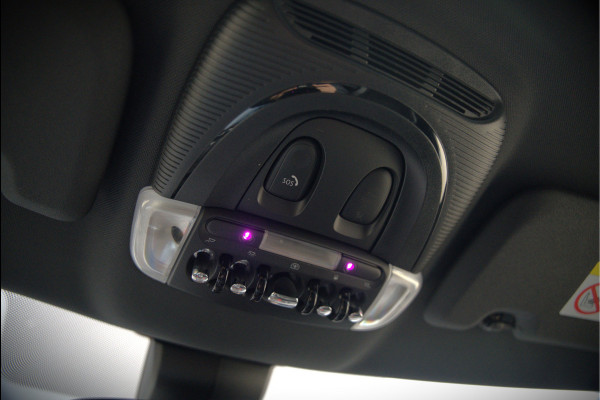 MINI Countryman 1.5 Cooper S E ALL4 | JCW | Panoramadak | Stoelverwarming | Harman Kardon | Head-Up Display | John Cooper Works | Camera | Apple Carplay | Parkeersensoren | Keyless |