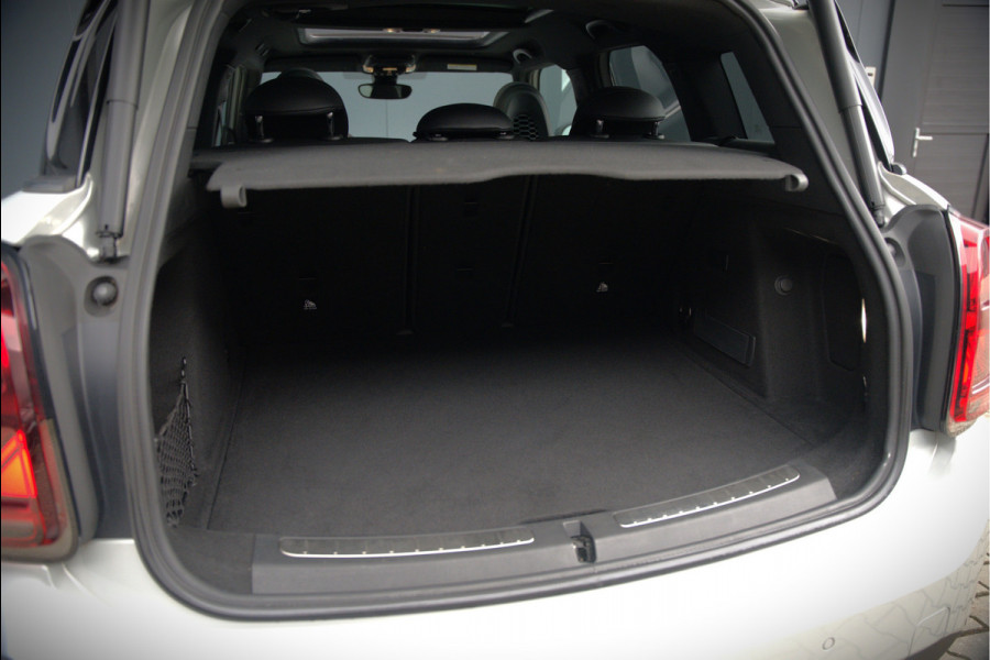 MINI Countryman 1.5 Cooper S E ALL4 | JCW | Panoramadak | Stoelverwarming | Harman Kardon | Head-Up Display | John Cooper Works | Camera | Apple Carplay | Parkeersensoren | Keyless |