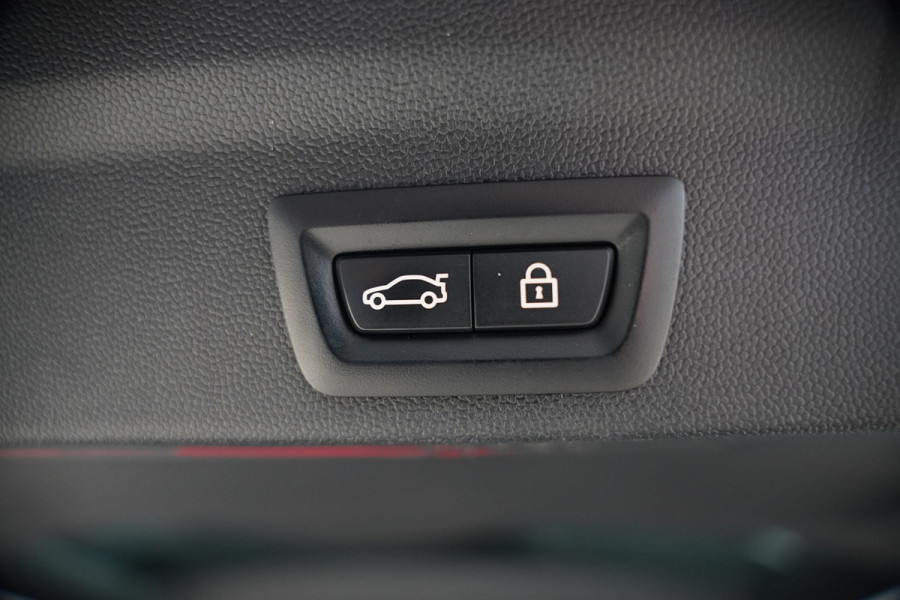 MINI Countryman 1.5 Cooper S E ALL4 | JCW | Panoramadak | Stoelverwarming | Harman Kardon | Head-Up Display | John Cooper Works | Camera | Apple Carplay | Parkeersensoren | Keyless |