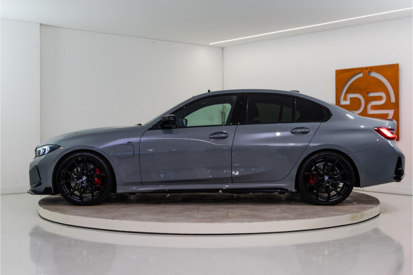 BMW 3-serie 320e M-Sport Pro 204PK | Shadow | Pano | ACC | Sfeer | Laser | Fabrieksgarantie