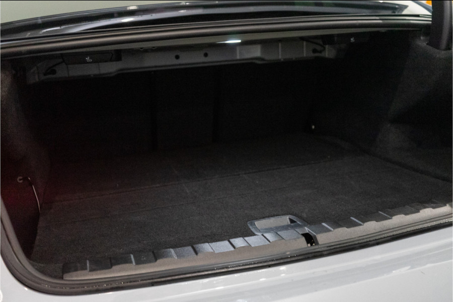 BMW 3-serie 320e M-Sport Pro 204PK | Shadow | Pano | ACC | Sfeer | Laser | Fabrieksgarantie