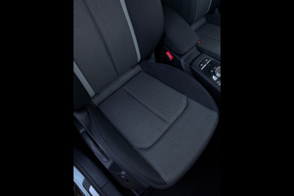 Audi Q2 35 TFSI S-Line Edition CarPlay Camera