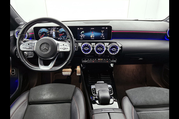 Mercedes-Benz A-Klasse 180 AMG-Line Premium Plus(Goed OndH, Sfeerverlichting, Camera, Parkeerhulp V+A, StoelV, Cruise Con, Etc)