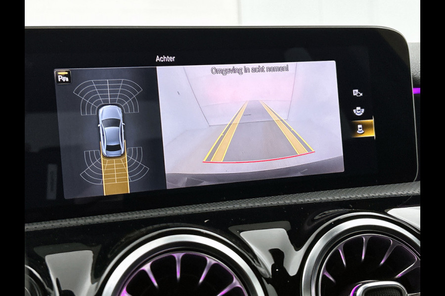 Mercedes-Benz A-Klasse 180 AMG-Line Premium Plus(Goed OndH, Sfeerverlichting, Camera, Parkeerhulp V+A, StoelV, Cruise Con, Etc)