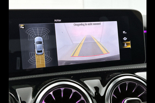 Mercedes-Benz A-Klasse 180 AMG-Line Premium Plus(Goed OndH, Sfeerverlichting, Camera, Parkeerhulp V+A, StoelV, Cruise Con, Etc)