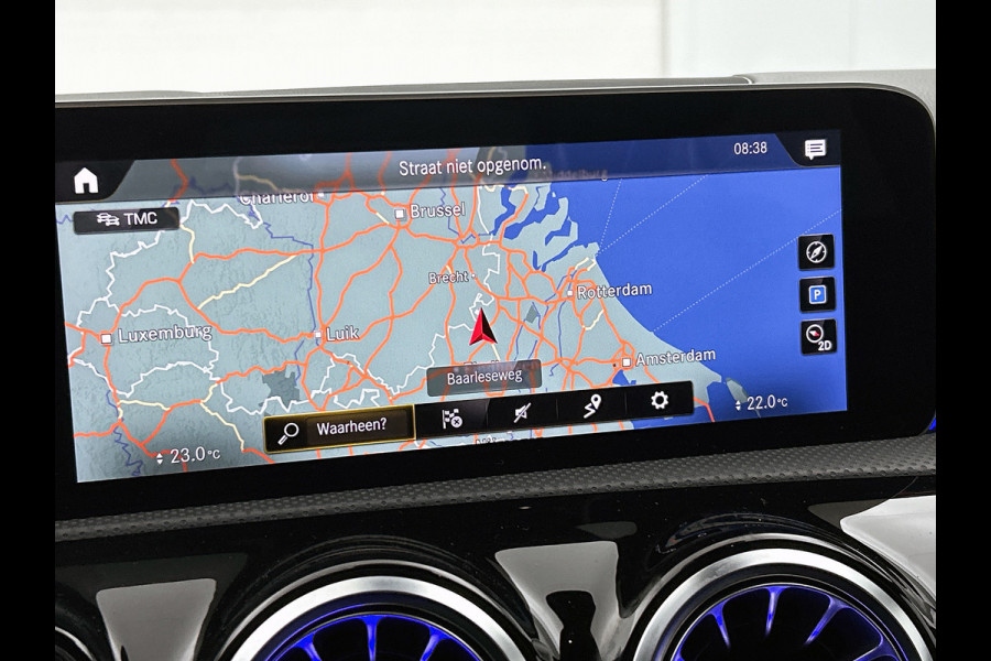 Mercedes-Benz A-Klasse 180 AMG-Line Premium Plus(Goed OndH, Sfeerverlichting, Camera, Parkeerhulp V+A, StoelV, Cruise Con, Etc)