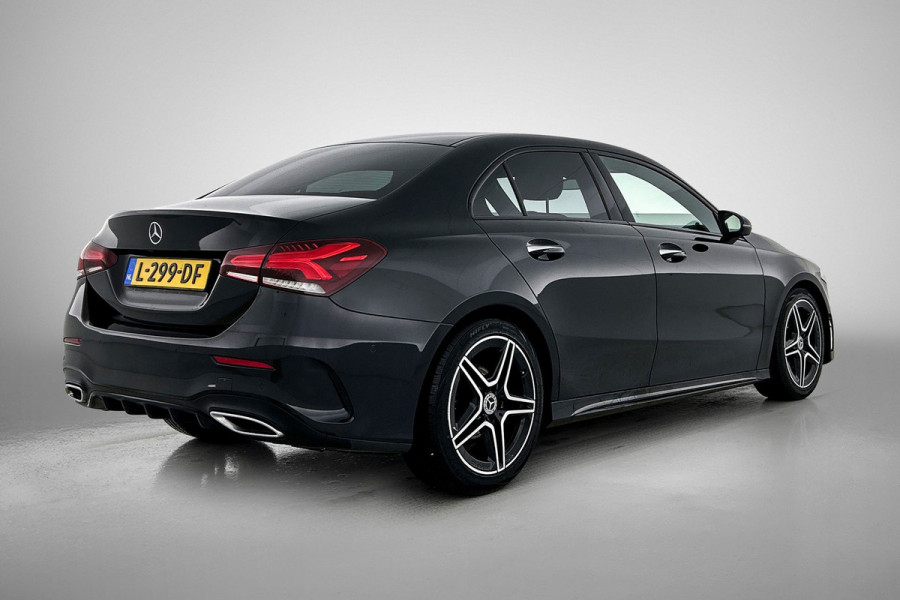 Mercedes-Benz A-Klasse 180 AMG-Line Premium Plus(Goed OndH, Sfeerverlichting, Camera, Parkeerhulp V+A, StoelV, Cruise Con, Etc)