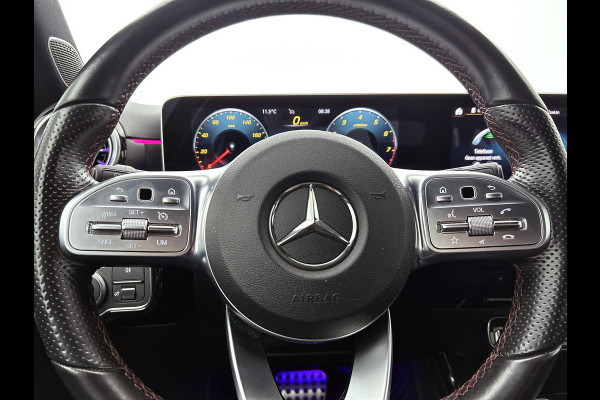 Mercedes-Benz A-Klasse 180 AMG-Line Premium Plus(Goed OndH, Sfeerverlichting, Camera, Parkeerhulp V+A, StoelV, Cruise Con, Etc)