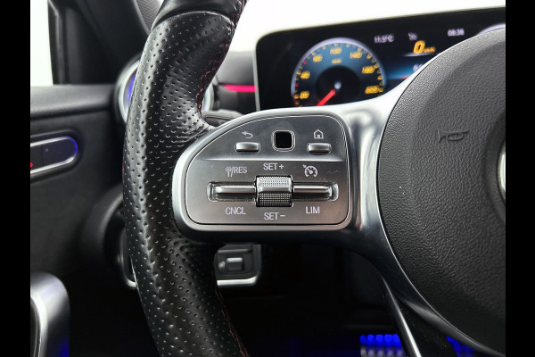 Mercedes-Benz A-Klasse 180 AMG-Line Premium Plus(Goed OndH, Sfeerverlichting, Camera, Parkeerhulp V+A, StoelV, Cruise Con, Etc)