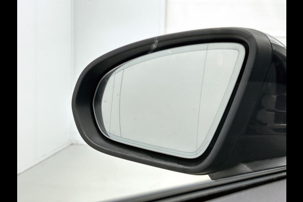 Mercedes-Benz A-Klasse 180 AMG-Line Premium Plus(Goed OndH, Sfeerverlichting, Camera, Parkeerhulp V+A, StoelV, Cruise Con, Etc)