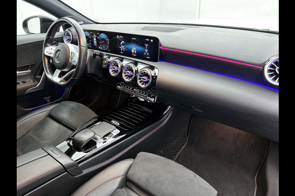 Mercedes-Benz A-Klasse 180 AMG-Line Premium Plus(Goed OndH, Sfeerverlichting, Camera, Parkeerhulp V+A, StoelV, Cruise Con, Etc)