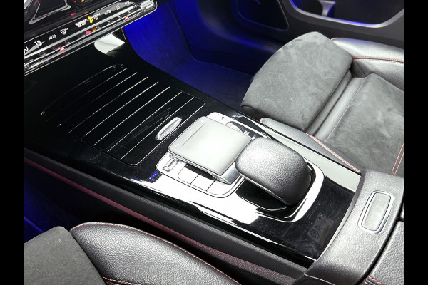 Mercedes-Benz A-Klasse 180 AMG-Line Premium Plus(Goed OndH, Sfeerverlichting, Camera, Parkeerhulp V+A, StoelV, Cruise Con, Etc)