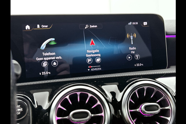 Mercedes-Benz A-Klasse 180 AMG-Line Premium Plus(Goed OndH, Sfeerverlichting, Camera, Parkeerhulp V+A, StoelV, Cruise Con, Etc)