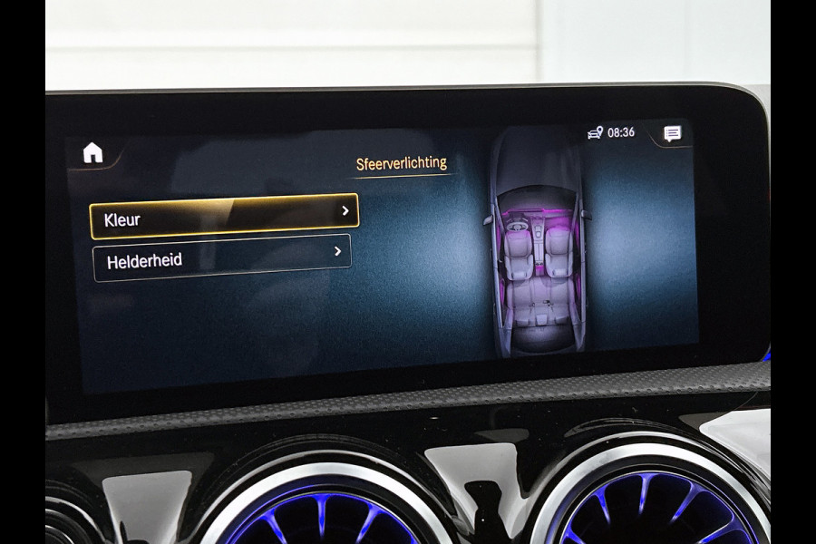 Mercedes-Benz A-Klasse 180 AMG-Line Premium Plus(Goed OndH, Sfeerverlichting, Camera, Parkeerhulp V+A, StoelV, Cruise Con, Etc)