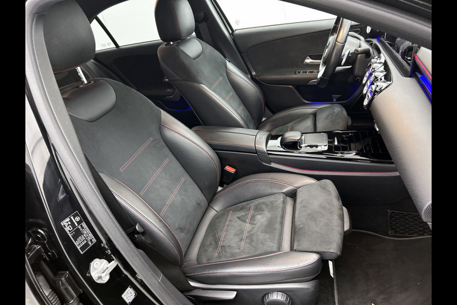 Mercedes-Benz A-Klasse 180 AMG-Line Premium Plus(Goed OndH, Sfeerverlichting, Camera, Parkeerhulp V+A, StoelV, Cruise Con, Etc)