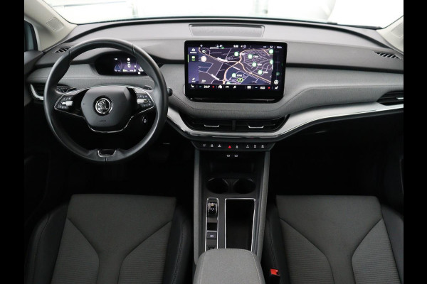Škoda ENYAQ iV 80 | Panoramadak | Trekhaak | Stoelverwarming | Camera | Sfeerverlichting | Carplay | Navigatie | Achterbankverwarming | Full LED | Parkeerhulp | Cruise control