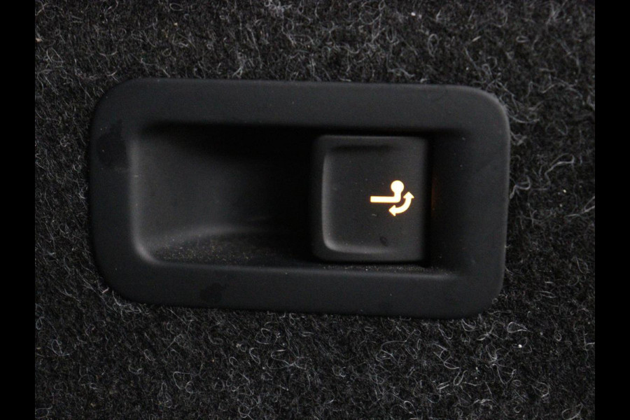 Škoda ENYAQ iV 80 | Panoramadak | Trekhaak | Stoelverwarming | Camera | Sfeerverlichting | Carplay | Navigatie | Achterbankverwarming | Full LED | Parkeerhulp | Cruise control