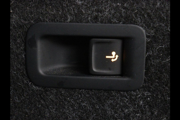 Škoda ENYAQ iV 80 | Panoramadak | Trekhaak | Stoelverwarming | Camera | Sfeerverlichting | Carplay | Navigatie | Achterbankverwarming | Full LED | Parkeerhulp | Cruise control