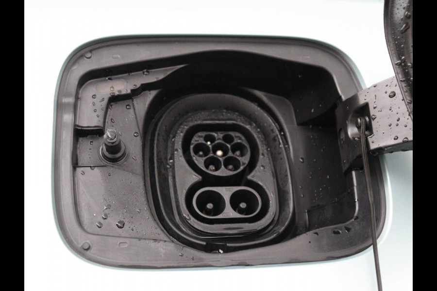 Škoda ENYAQ iV 80 | Panoramadak | Trekhaak | Stoelverwarming | Camera | Sfeerverlichting | Carplay | Navigatie | Achterbankverwarming | Full LED | Parkeerhulp | Cruise control