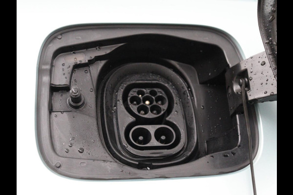 Škoda ENYAQ iV 80 | Panoramadak | Trekhaak | Stoelverwarming | Camera | Sfeerverlichting | Carplay | Navigatie | Achterbankverwarming | Full LED | Parkeerhulp | Cruise control