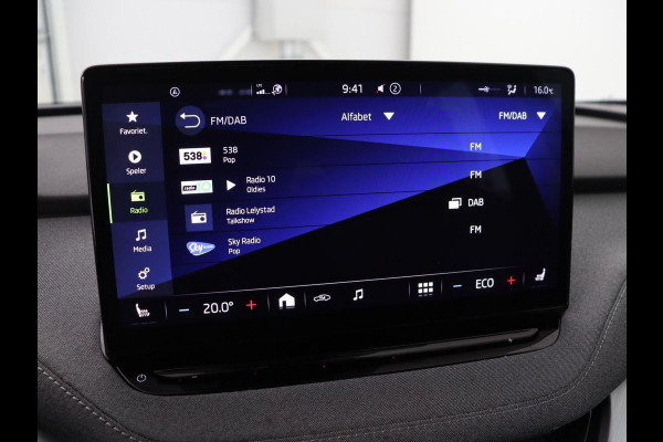 Škoda ENYAQ iV 80 | Panoramadak | Trekhaak | Stoelverwarming | Camera | Sfeerverlichting | Carplay | Navigatie | Achterbankverwarming | Full LED | Parkeerhulp | Cruise control