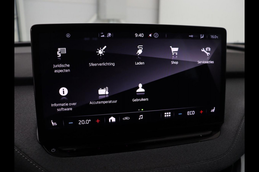 Škoda ENYAQ iV 80 | Panoramadak | Trekhaak | Stoelverwarming | Camera | Sfeerverlichting | Carplay | Navigatie | Achterbankverwarming | Full LED | Parkeerhulp | Cruise control