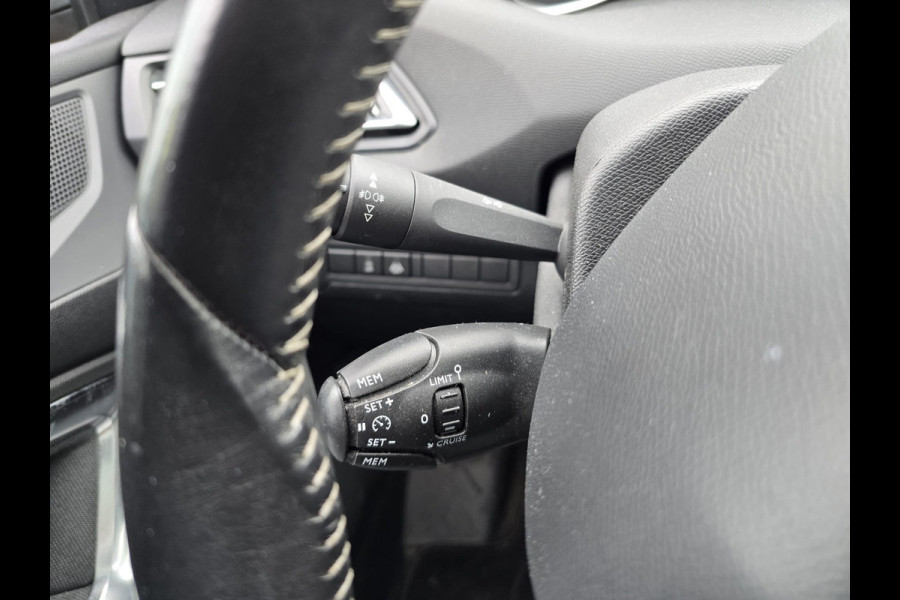 Peugeot 308 1.2 PureTech Allure | 2E EIGENAAR | 12MND GARANTIE | PANO DAK | NAVI | NW DISTR RIEM | TREKHAAK |