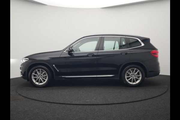 BMW X3 xDrive30e Luxury Line Plug In Hybrid 293pk Dealer O.H. PHEV | Trekhaak Af Fabriek | Camera | Adaptief Onderstel | Lederen Sportstoelen Memory & Verwarmd | Hifi Sound | Sfeerverlichting | Blis | Apple Carplay | Keyless | Navigatie | DAB |