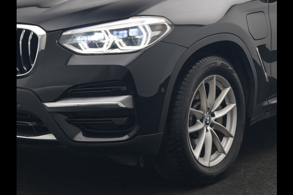 BMW X3 xDrive30e Luxury Line Plug In Hybrid 293pk Dealer O.H. PHEV | Trekhaak Af Fabriek | Camera | Adaptief Onderstel | Lederen Sportstoelen Memory & Verwarmd | Hifi Sound | Sfeerverlichting | Blis | Apple Carplay | Keyless | Navigatie | DAB |
