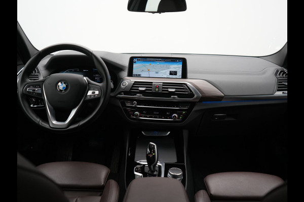 BMW X3 xDrive30e Luxury Line Plug In Hybrid 293pk Dealer O.H. PHEV | Trekhaak Af Fabriek | Camera | Adaptief Onderstel | Lederen Sportstoelen Memory & Verwarmd | Hifi Sound | Sfeerverlichting | Blis | Apple Carplay | Keyless | Navigatie | DAB |