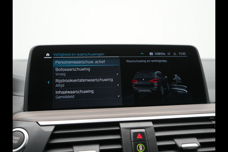 BMW X3 xDrive30e Luxury Line Plug In Hybrid 293pk Dealer O.H. PHEV | Trekhaak Af Fabriek | Camera | Adaptief Onderstel | Lederen Sportstoelen Memory & Verwarmd | Hifi Sound | Sfeerverlichting | Blis | Apple Carplay | Keyless | Navigatie | DAB |