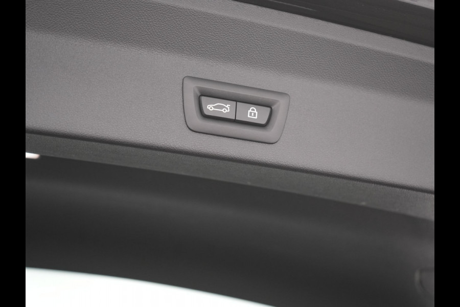BMW X3 xDrive30e Luxury Line Plug In Hybrid 293pk Dealer O.H. PHEV | Trekhaak Af Fabriek | Camera | Adaptief Onderstel | Lederen Sportstoelen Memory & Verwarmd | Hifi Sound | Sfeerverlichting | Blis | Apple Carplay | Keyless | Navigatie | DAB |