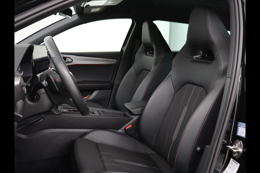 CUPRA Leon 1.4 e-Hybrid VZ Business | 245pk | Origineel NL | Trekhaak | Stuurverwarming |  Carplay | Adaptive cruise | Sfeerverlichting | Navigatie | Parkeerhulp | Keyless | PHEV | Plug In